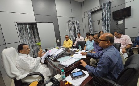 Lucknow News: दिव्यांगजन सशक्तीकरण मंत्री नरेन्द्र कश्यप ने विभागीय योजनाओं की समीक्षा की। 