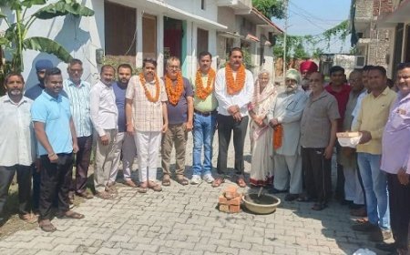 Bazpur News: टाईल्स रोड से चमचमायेगी बाजपुर की प्रत्येक गली, चेयरमैन गित्ते ने मझराप्रभु व संजय नगर में किया टाईल्स रोडों का शिलान्यास। 