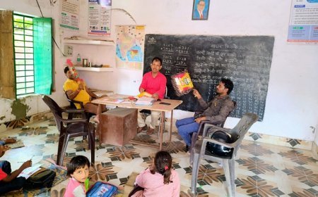 Hardoi News: भीषण गर्मी में शिक्षण कार्य करने को मजबूर अध्यापक, छात्रों को भी करना पड़ रहा परेशानी का सामना। 