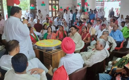 Kanpur News: 51 किलो का केक काट कर धूमधाम से मनाया गया अखिलेश यादव का जन्मदिन। 