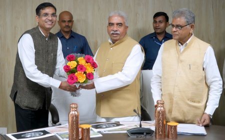 Lucknow News : पारंपरिक उद्योगों को वैश्विक पहचान दिलाने की दिशा में बड़ी पहल, पैरागुए के भावी राजदूत को प्रदेश की MSME, खादी एवं हस्तशिल्प योजनाओं की दी गई विस्तृत जानकारी