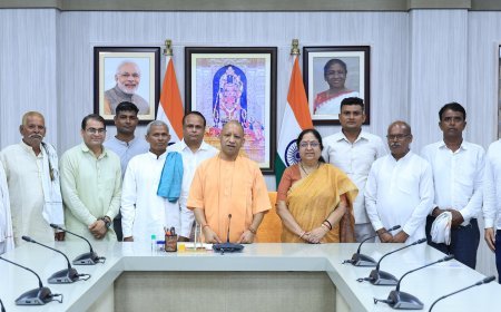 Lucknow News : कैबिनेट मंत्री बेबी रानी मौर्य ने CM योगी से की शिष्टाचार भेंट, क्षेत्रीय समस्याओं के त्वरित समाधान हेतु विभिन्न समस्याओं को रखा