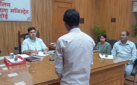 Hardoi News: जिलाधिकारी अनुनय झा की जन सुनवाई- 82 शिकायतों का समाधान, कई योजनाओं का लाभ वितरित। 