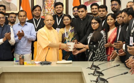 Lucknow News : संवाद, संवेदनशीलता और सकारात्मकता से बनेंगे सफल अधिकारी: CM योगी (Yogi)