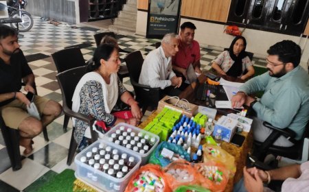 Deoband News : निःशुल्क नारायणा होम्योपैथी कैम्प में 80 मरीजों की जांच कर दी दवा