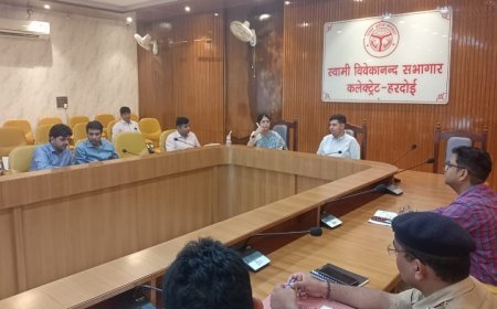 Hardoi: जिलाधिकारी की अध्यक्षता में हुई डिजिटल पुस्तकालयों की स्थापना के सम्बन्ध में बैठक। 