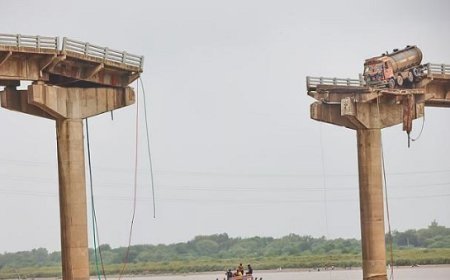 वडोदरा (Vadodara): 40 साल पुराने गंभीरा पुल (Gambhira Bridge) ढहने से 13 की मौत, दो साल के बच्चे की भी मौत। 