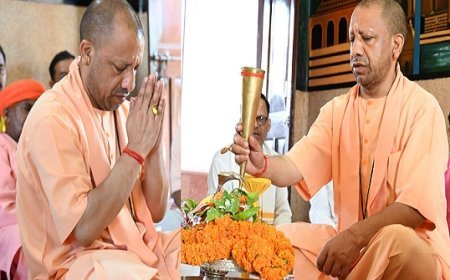 सावन के पहले दिन सीएम योगी ने किया रुद्राभिषेक, देवाधिदेव महादेव से की समस्त प्रदेशवासियों के सुख-समृद्धि की प्रार्थना। 