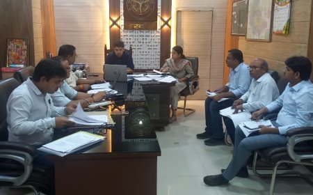 जिलाधिकारी ने की निराश्रित महिला पेंशन योजना की समीक्षा, बाल सेवा योजना के लिए शिविर आयोजन के निर्देश। 