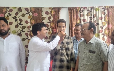 Muzaffarnagar : रिक्शा चालक और श्रमिक परिवार के बेटों ने NEET में रच दिया इतिहास, मंत्री कपिल देव अग्रवाल ने घर जाकर दी बधाई