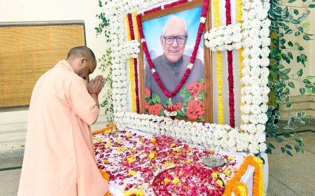 Gonda : CM योगी ने पूर्व सांसद कुंवर आनंद सिंह को दी श्रद्धांजलि, मनकापुर पहुंचकर CM ने परिजनों से की मुलाकात, जताया शोक 