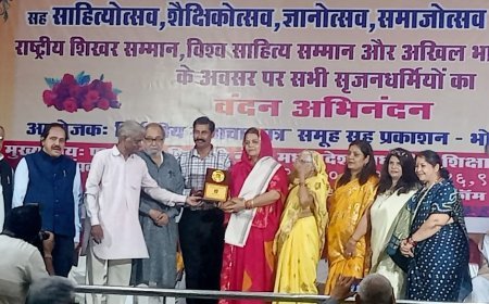 Jaipur : रतन खंगारोत को भोपाल में राष्ट्रीय महादेवी वर्मा पुष्पेंद्र कविता शिखर सम्मान 2025 से सम्मानित