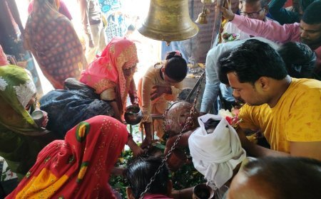 हर हर महादेव के जयकारों के साथ श्रद्धालुओं ने की जंगलीनाथ मन्दिर मे पूजा अर्चना ।