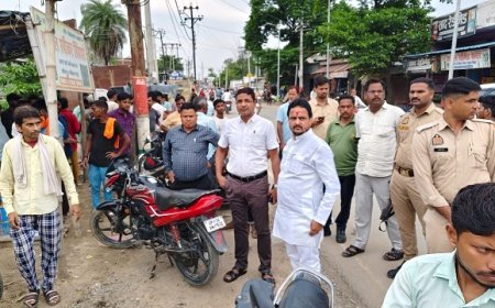 ईओ एवं अध्यक्ष प्रतिनिधि उतरे सड़क पर: क्षेत्र में साफ सफाई एवं जलभराव समस्याओं को लेकर संबंधित को किया निर्देशित ।