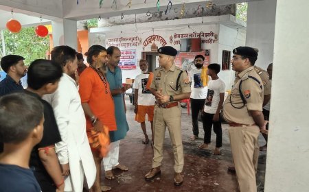Hardoi : सावन माह में पुलिस अधीक्षक ने की पैदल गस्त, कांवड़ मार्ग और शिविरों का लिया जायजा