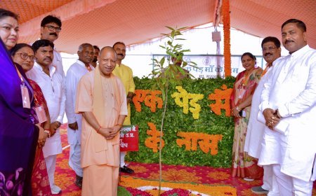 Lucknow : जनप्रतिनिधियों व आमजन से निरंतर संवाद बनाएं अधिकारीः मुख्यमंत्री