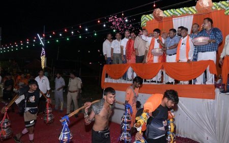 Kanwar Yatra 2025: मंत्री कपिल देव अग्रवाल ने शिवभक्तों पर पुष्प वर्षा कर किया स्वागत, श्रद्धालुओं के लिए निःशुल्क भोजन, चिकित्सा व विश्राम की व्यवस्था। 