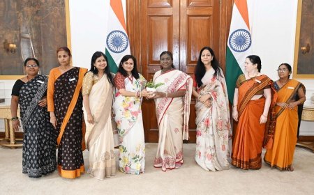 राष्ट्रपति भवन में आकांक्षा दीदियों का सम्मान: राष्ट्रपति द्रौपदी मुर्मू से मुलाक़ात ने रच दिया इतिहास।