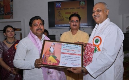 समर्थ गुरु समर्थ राष्ट्र की भावना से शिक्षण मंडल कार्य करता र्है- प्रोफेसर कमल जायसवाल