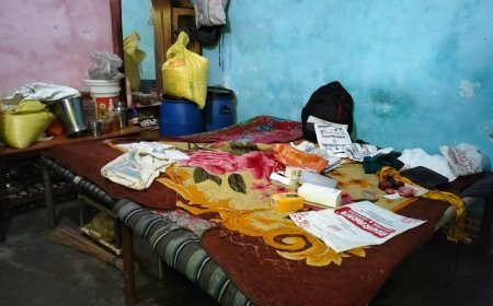 चोरों ने लॉकर के ताले खोलकर 5 लाख की नगदी 5 लाख के सोने चांदी के आभूषण लेकर फरार। 