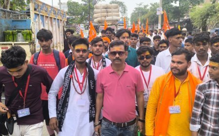 Hardoi : संडीला में पहली तूफानी डाक कांवड़ यात्रा का शुभारंभ, भाजपा नगर अध्यक्ष ने दिखाई हरी झंडी, सैकड़ों श्रद्धालु हुए शामिल