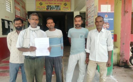 Sitapur : एसडीएम को पत्र देकर आबादी की भूमि पर खाद्यान्न गोदाम का निर्माण कराने की मांग