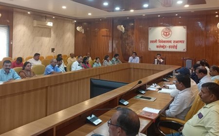 जिलाधिकारी ने की राजस्व विभागों की सीएम डैशबोर्ड पर प्रगति की समीक्षा। 