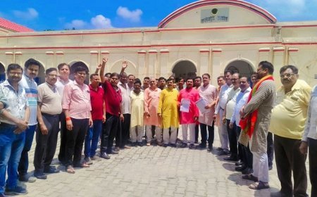 व्यापारियों ने सौंपा ज्ञापन: जीएसटी धारा 79 के तहत वसूली और सर्वे-छापे के नाम पर उत्पीड़न रोकने की मांग। 