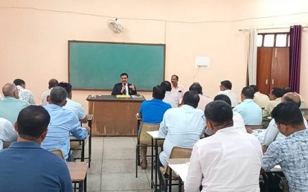 राजा टोडरमल सर्वेक्षण एवं भूलेख प्रशिक्षण संस्थान मे हुआ विधिक जागरूकता कार्यक्रम का आयोजन। 