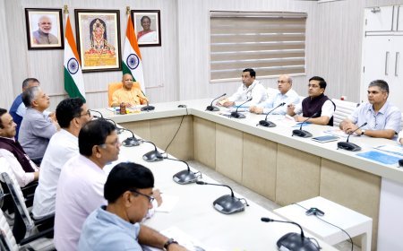 Lucknow : बिजली विभाग को मुख्यमंत्री योगी का साफ़ संदेश- ट्रिपिंग, ओवरबिलिंग और अनावश्यक कटौती नहीं चलेगी