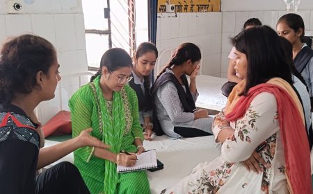 Hardoi : अपर जिलाधिकारी ने जाना सीएचसी में भर्ती छात्राओं का हाल