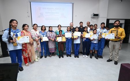 कारगिल विजय दिवस के अवसर पर राज्य संग्रहालय उ0प्र0 में प्रदर्शनी एवं निबंध प्रतियोगिता का आयोजन। 