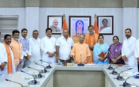 Lucknow : CM योगी ने झांसी व चित्रकूट मंडल के जनप्रतिनिधियों संग की संवाद बैठक, CM ने कहा- बुंदेलखंड का समग्र विकास सरकार की सर्वोच्च प्राथमिकता