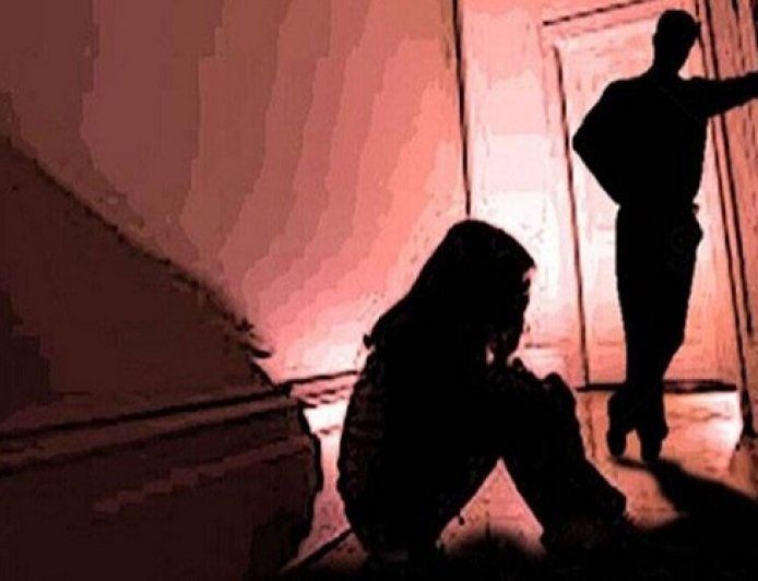 Hardoi: छेड़छाड़ के मामले में आरोपी को 3 वर्ष की सजा, कोर्ट ने लगाया जुर्माना। 