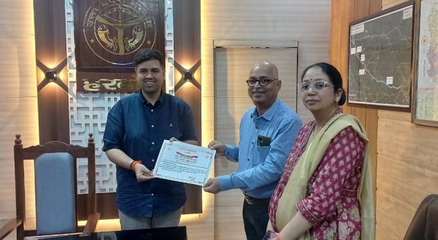 Hardoi News: जिलाधिकारी ने मुख्य पशु चिकित्सा अधिकारी को प्रशस्ति पत्र देकर किया सम्मानित। 