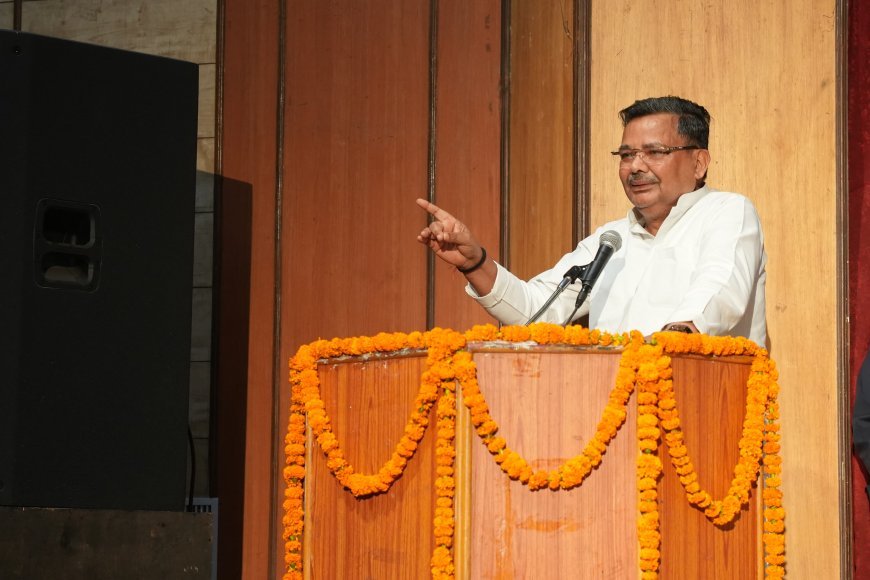 Lucknow News : संगीत से न केवल व्यक्ति स्वयं जुड़ता है बल्कि पूरे समाज को जोड़ता है, व्यक्तियों के एकाकीपन को दूर करती है संगीत कला