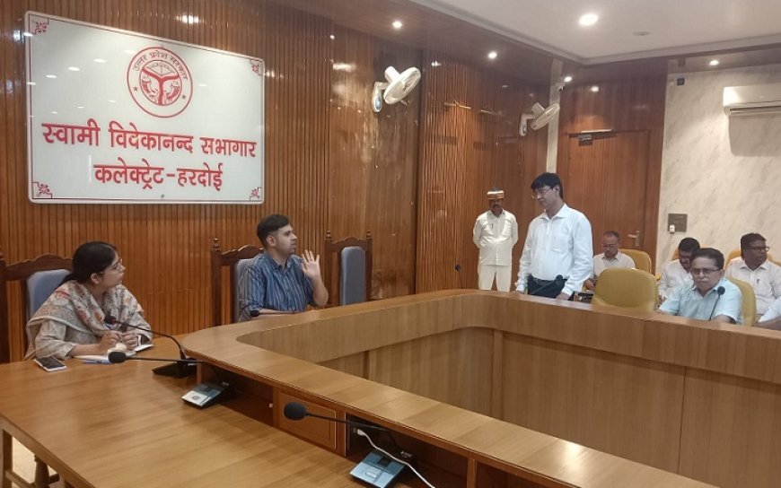Hardoi News: रोगी कल्याण समिति की बैठक- जिलाधिकारी ने सुविधाओं और संसाधनों के विस्तार पर दिया जोर ।