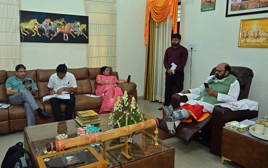 Lucknow News: उच्च शिक्षा मंत्री योगेन्द्र उपाध्याय ने प्रतिनिधिमंडल को आमंत्रित कर प्रदेश में बैठक हेतु दिया न्योता। 