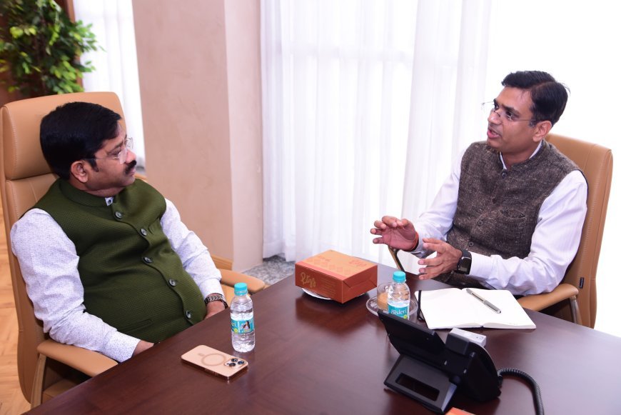 Lucknow News : पैराग्वे गणराज्य में भारत के राजदूत डॉ. पीयूष सिंह ने औद्योगिक विकास मंत्री नन्द गोपाल गुप्ता नन्दी से मुलाकात की