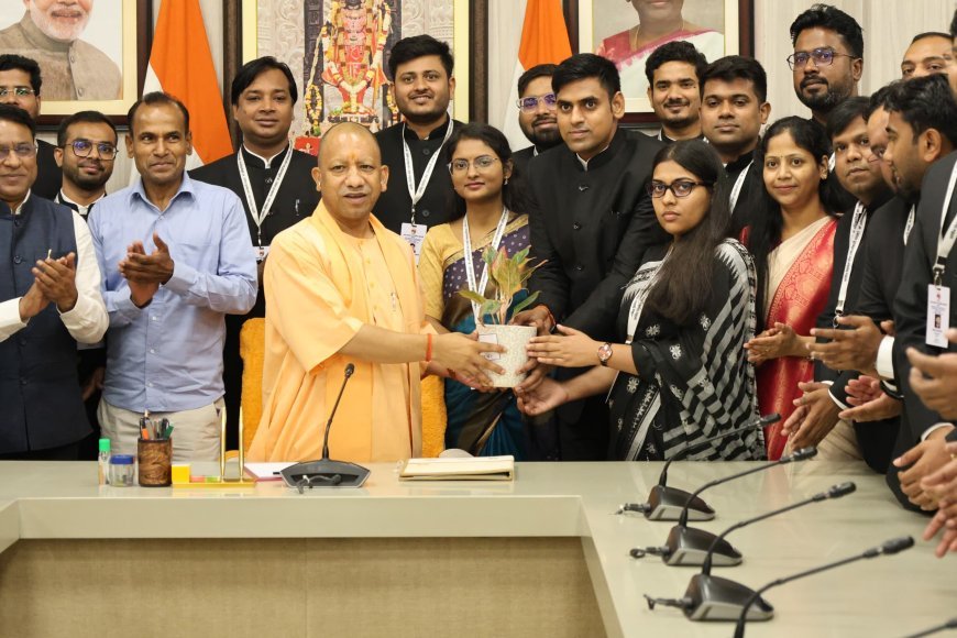 Lucknow News : संवाद, संवेदनशीलता और सकारात्मकता से बनेंगे सफल अधिकारी: CM योगी (Yogi)