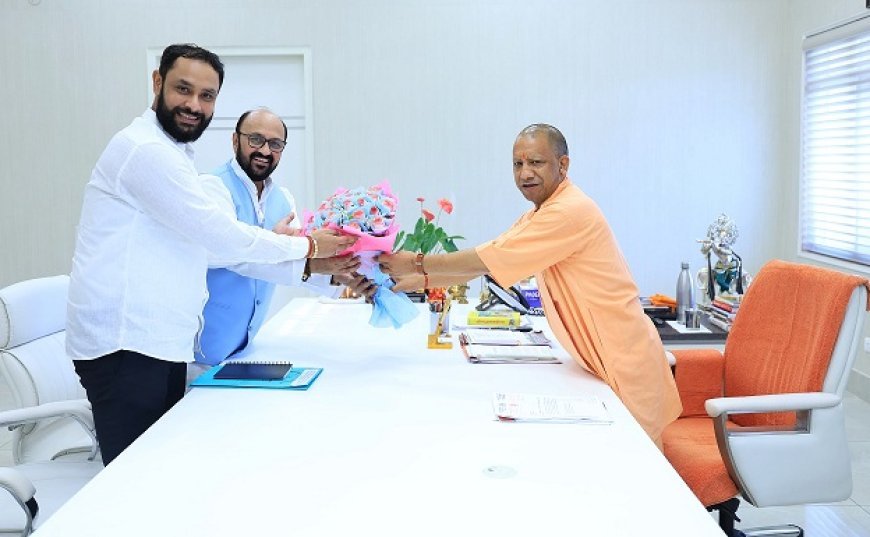 Lucknow: उच्च शिक्षा मंत्री योगेन्द्र उपाध्याय ने मुख्यमंत्री योगी आदित्यनाथ से की भेंट। 