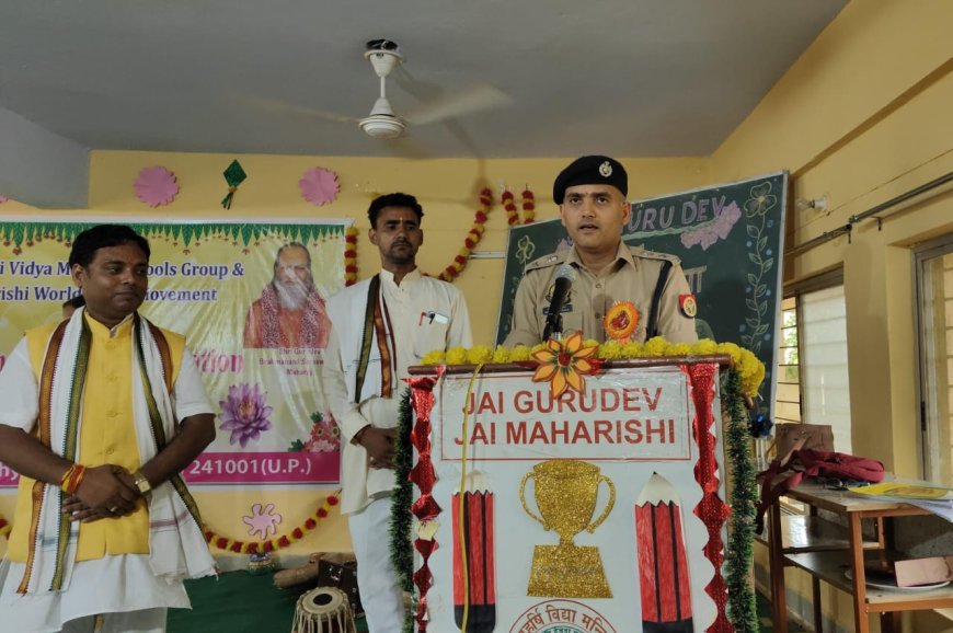 Hardoi में 'एक पेड़ माँ के नाम' अभियान, पुलिस अधीक्षक ने महर्षि विद्या मंदिर स्कूल में किया वृक्षारोपण, गुरु पूर्णिमा पर छात्रों को किया संबोधित