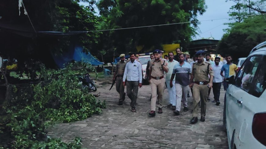 Hardoi में कांवड़ यात्रा के मद्देनजर पुलिस अधीक्षक ने सिद्धेश्वर नाथ शिव मंदिर में लिया व्यवस्था का जायजा, किया वृक्षारोपण