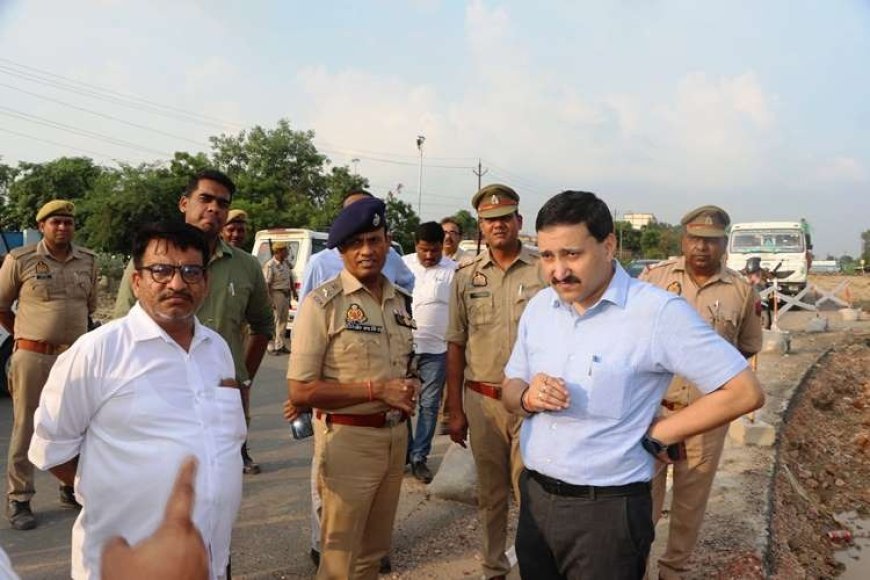 Hathras : श्रावण मास में कांवड़ यात्रियों की सुविधा हेतु डीएम-एसपी ने कांवड़ कैंपों का किया निरीक्षण