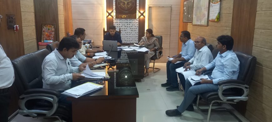 जिलाधिकारी ने की निराश्रित महिला पेंशन योजना की समीक्षा, बाल सेवा योजना के लिए शिविर आयोजन के निर्देश। 