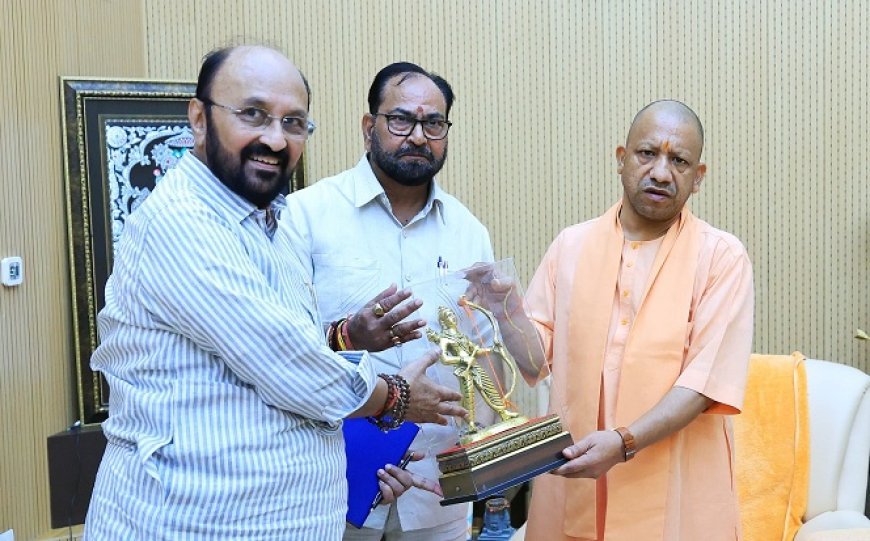 आगरा के विकास के लिए उच्च शिक्षा मंत्री ने सौंपा मुख्यमंत्री को ज्ञापन, नक्षत्रशाला के भूमि पूजन की तिथि तय करने का किया आग्रह। 