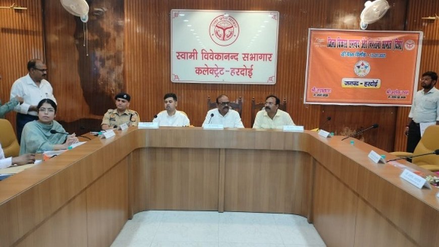 दिशा बैठक में सांसद हरदोई व सांसद मिश्रिख की अध्यक्षता में विकास योजनाओं पर चर्चा, बिजली चोरी रोकने और अवैध खनन पर कड़ाई के निर्देश। 