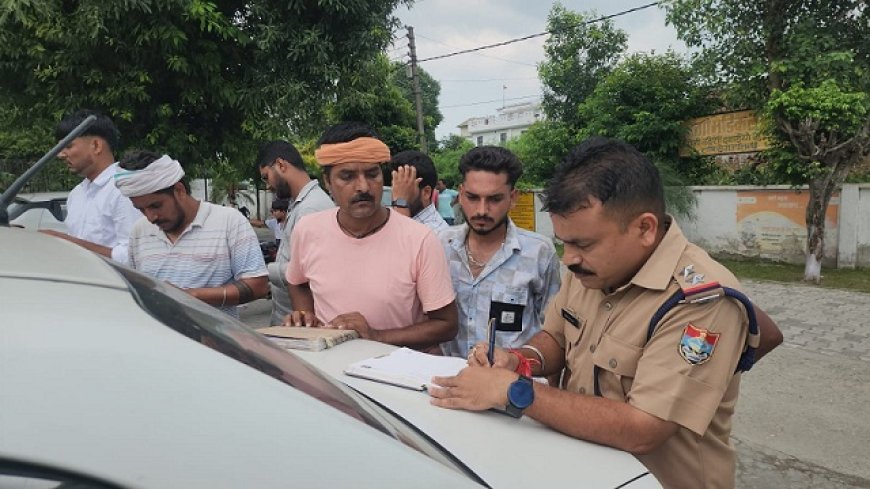 Road Accident: कार की चपेट में आने से मासूम की मौत। 