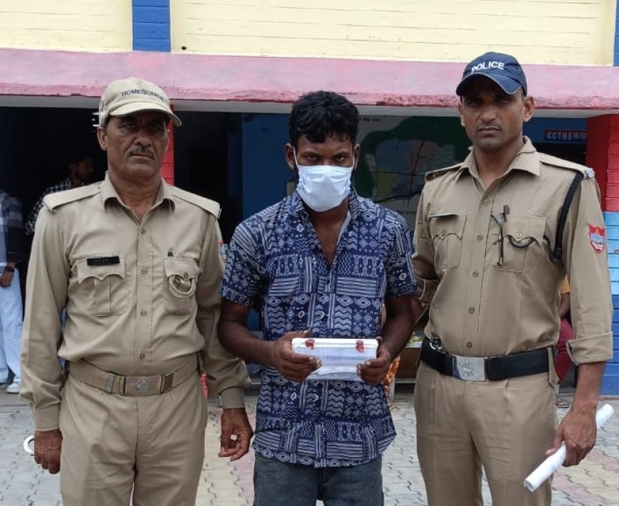 पुलिस ने चाकू के साथ अभियुक्त कुलविंदर को किया गिरफ्तार।