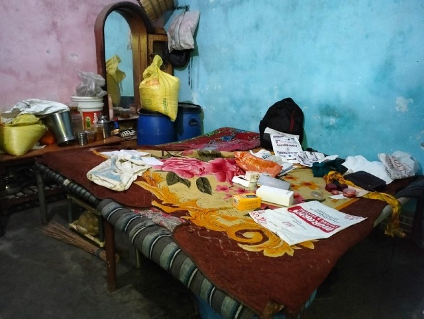 चोरों ने लॉकर के ताले खोलकर 5 लाख की नगदी 5 लाख के सोने चांदी के आभूषण लेकर फरार। 